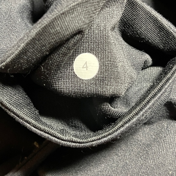 Lululemon 28” size 4 Wunder Unders - Picture 7 of 8
